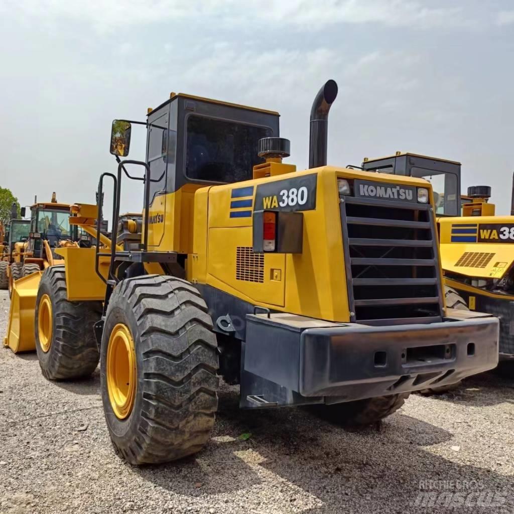 Komatsu WA 380 Kolesni nakladalci