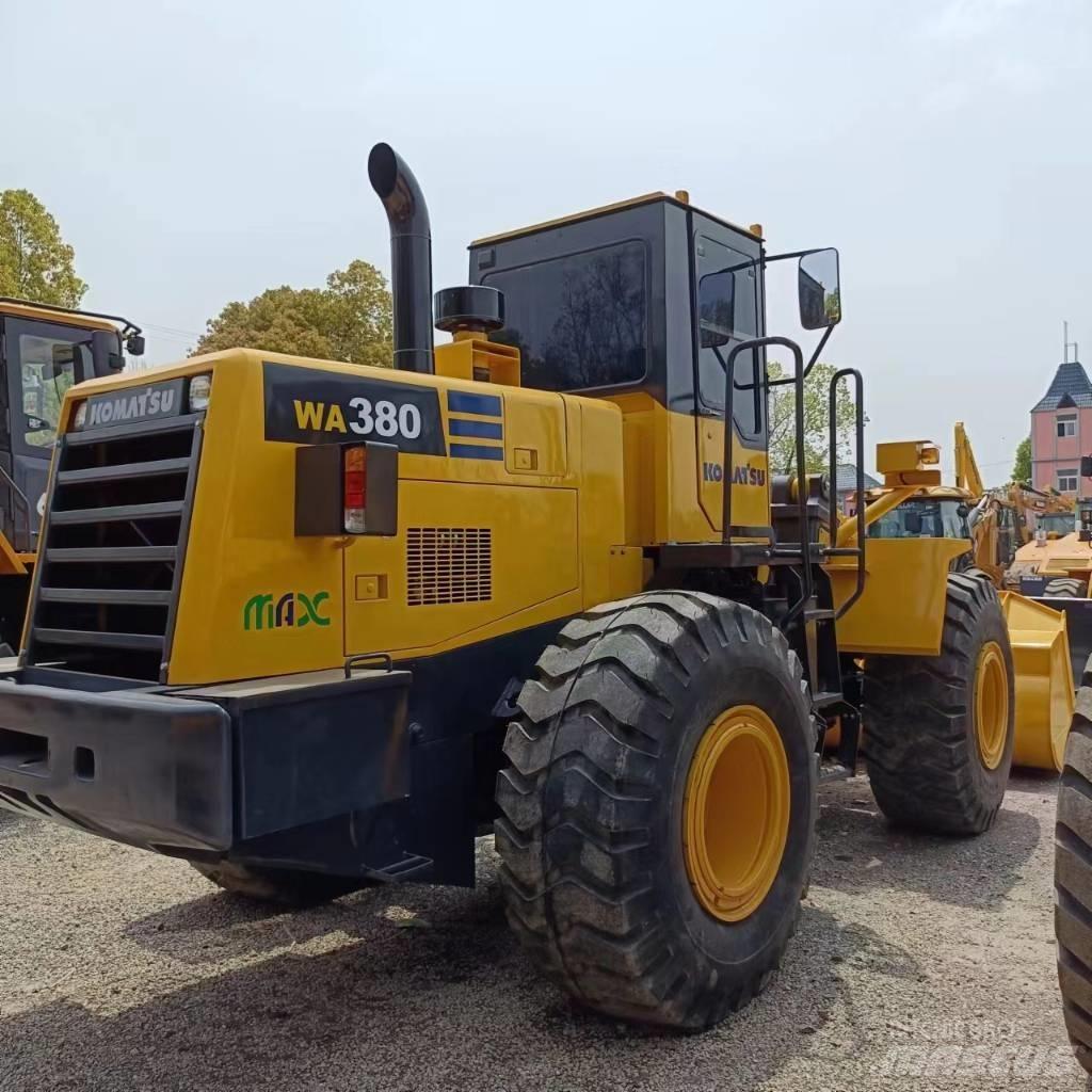 Komatsu WA 380 Kolesni nakladalci