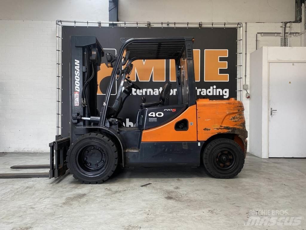 Doosan D40SC-5 Dizelski viličarji