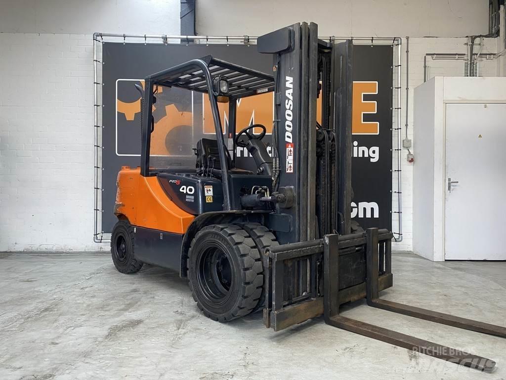 Doosan D40SC-5 Dizelski viličarji