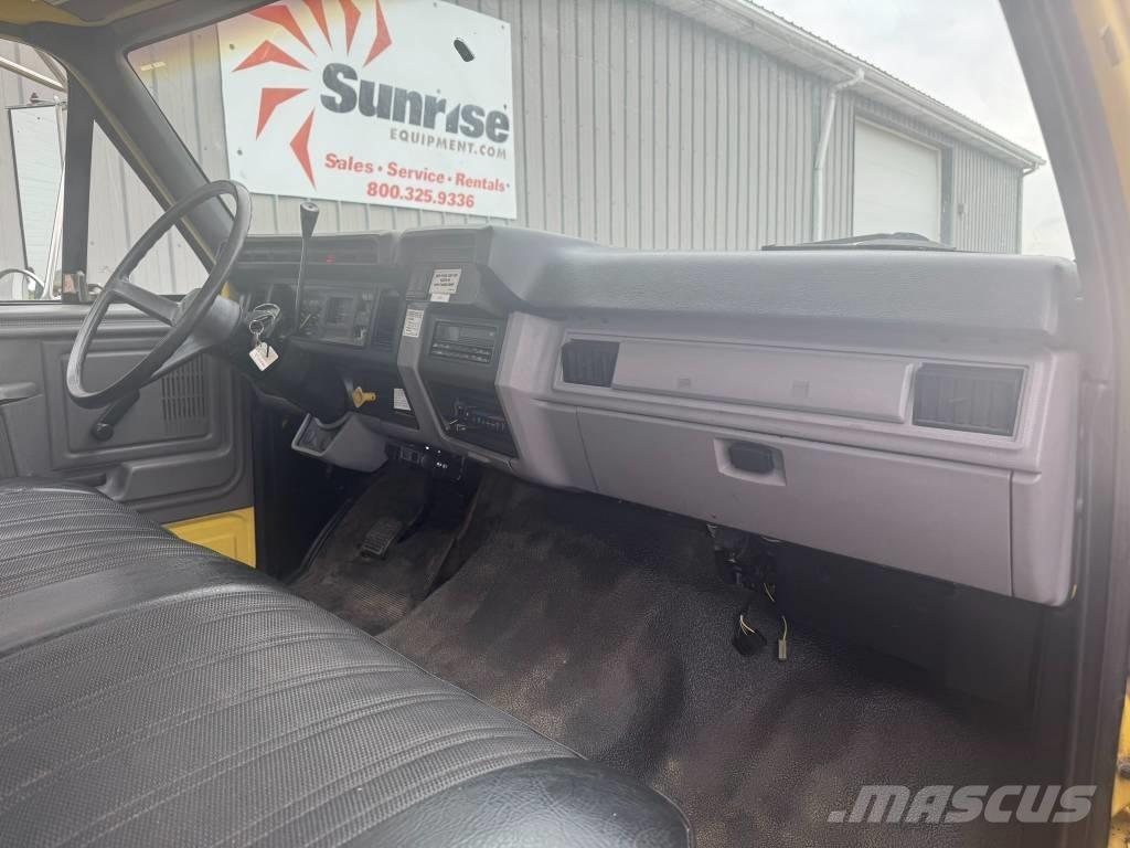 Ford F 700 Tovornjaki s kesonom/platojem