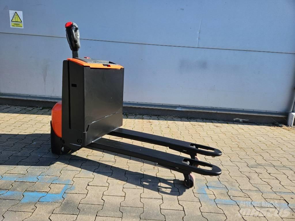 BT LWE 140 Električni nizko dvižni viličar