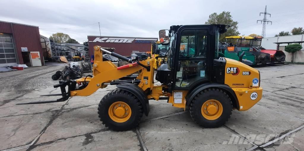 CAT 906 Kolesni nakladalci