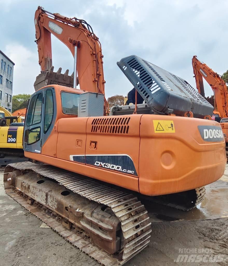 Doosan DX 300 LC Bagri goseničarji