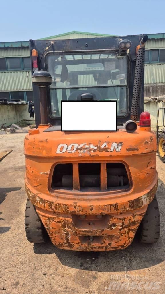Doosan D 35 C-5 Električni viličarji