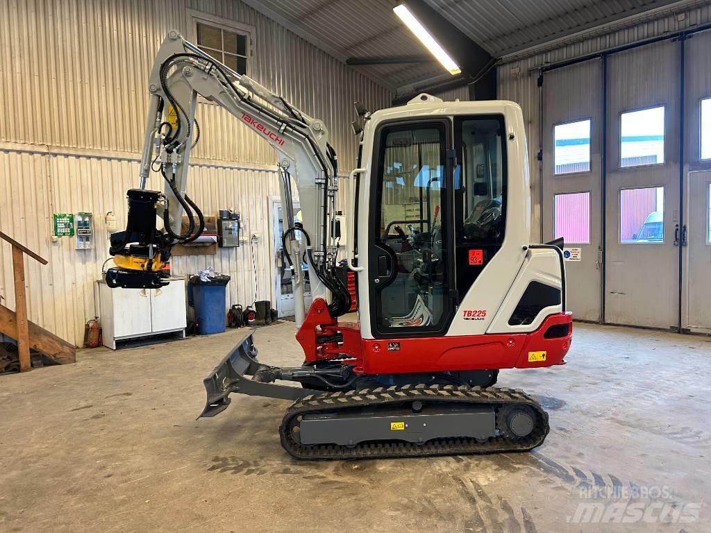 Takeuchi TB225 Mini bagri <7t