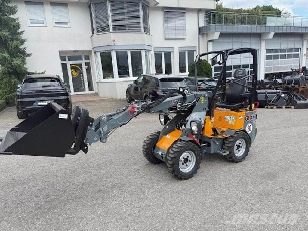 GiANT G1200 Tele Kolesni nakladalci