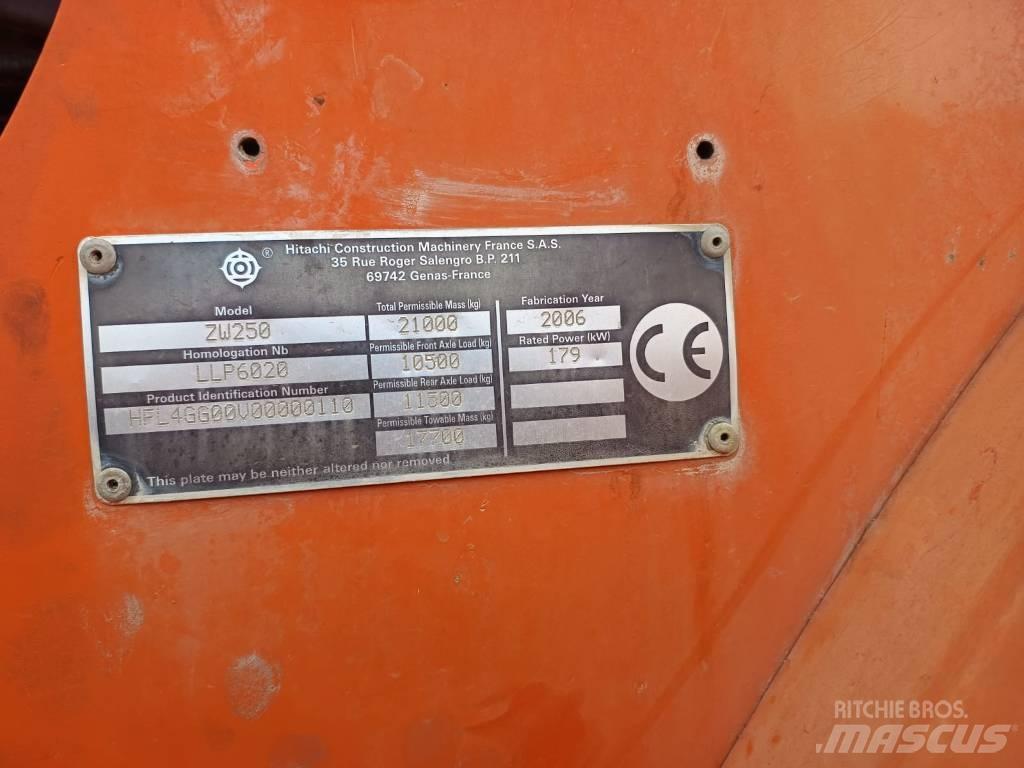 Hitachi ZW 250 Kolesni nakladalci