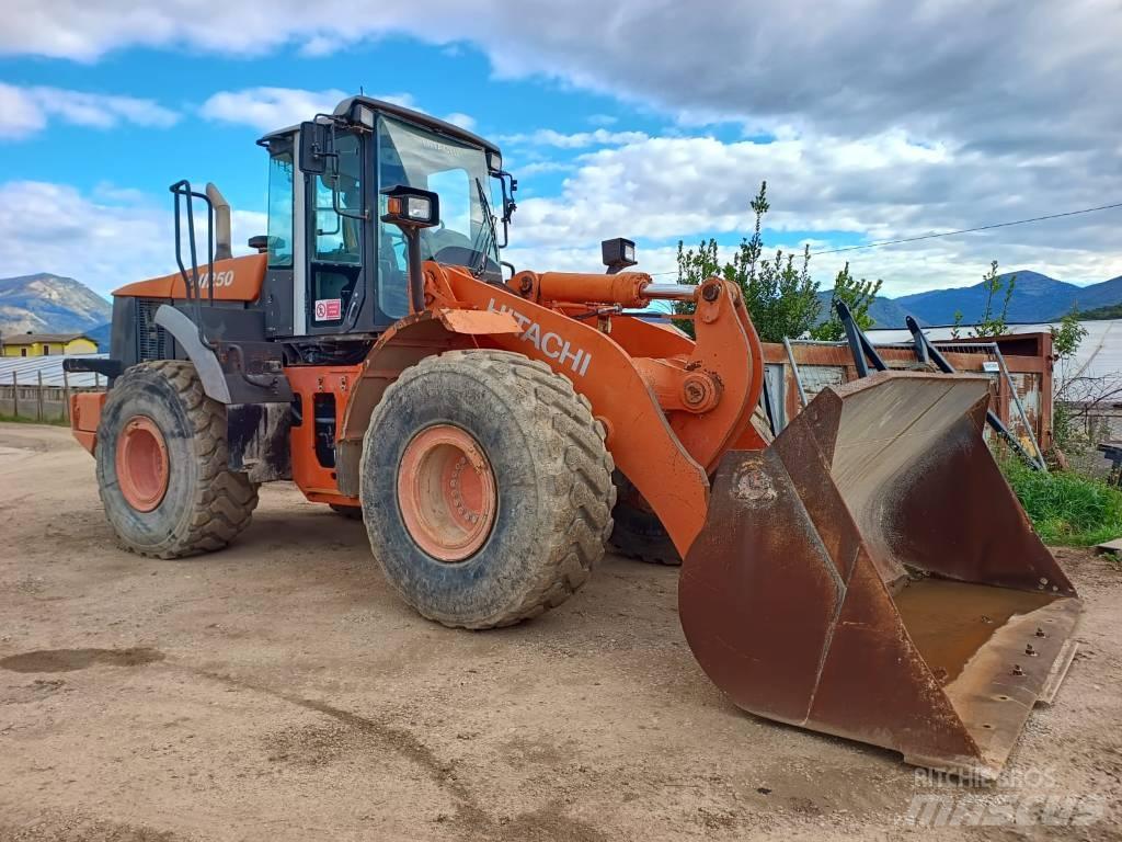 Hitachi ZW 250 Kolesni nakladalci
