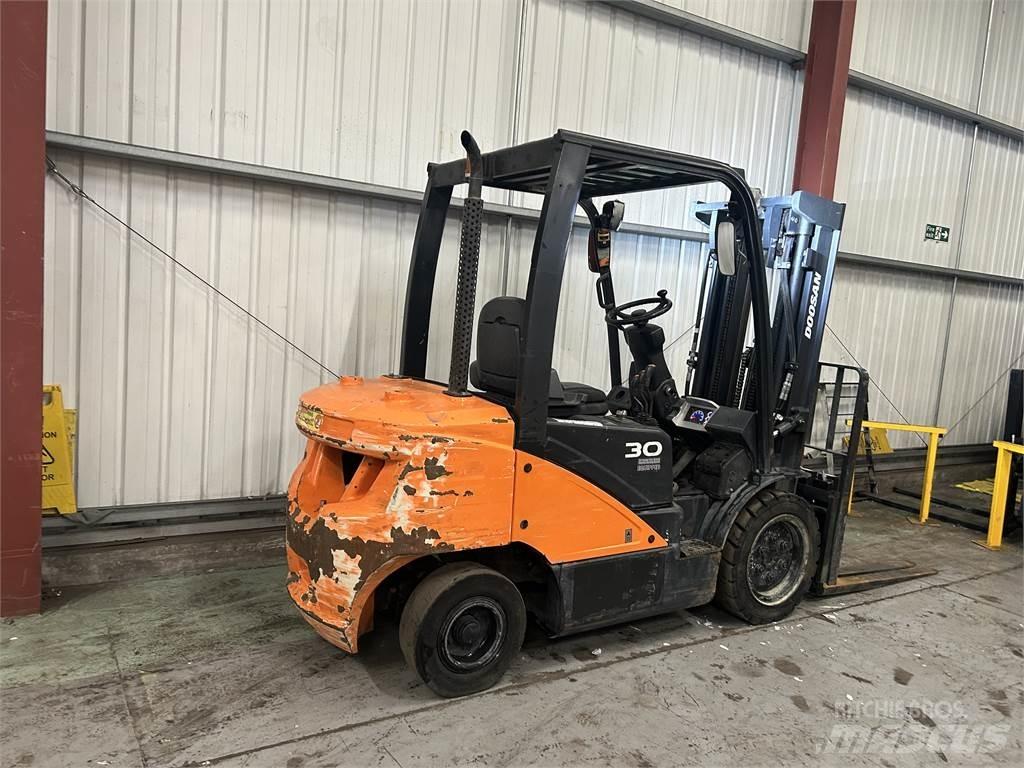 Doosan D30S-5 Dizelski viličarji