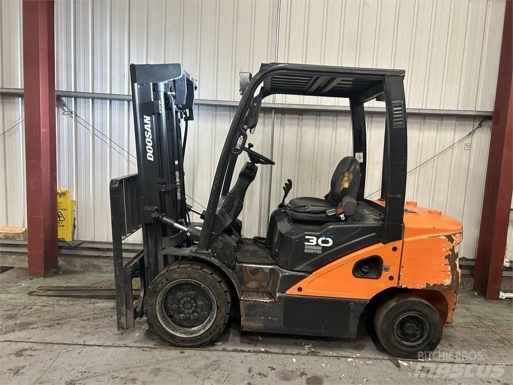 Doosan D30S-5 Dizelski viličarji