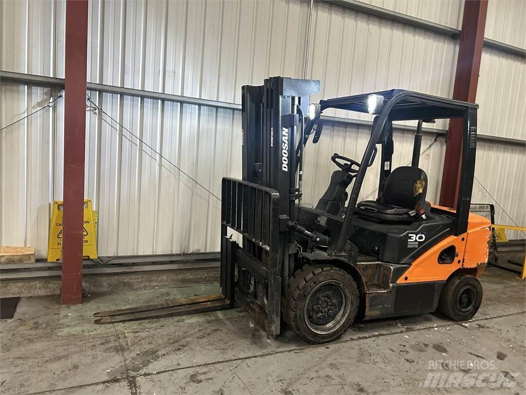 Doosan D30S-5 Dizelski viličarji