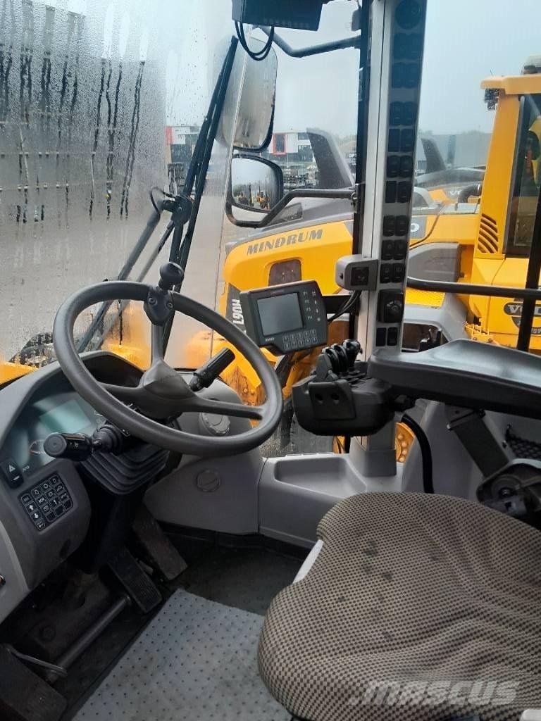 Volvo L120G Kolesni nakladalci