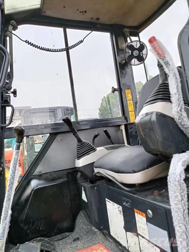 Komatsu PC 30 Mini bagri <7t