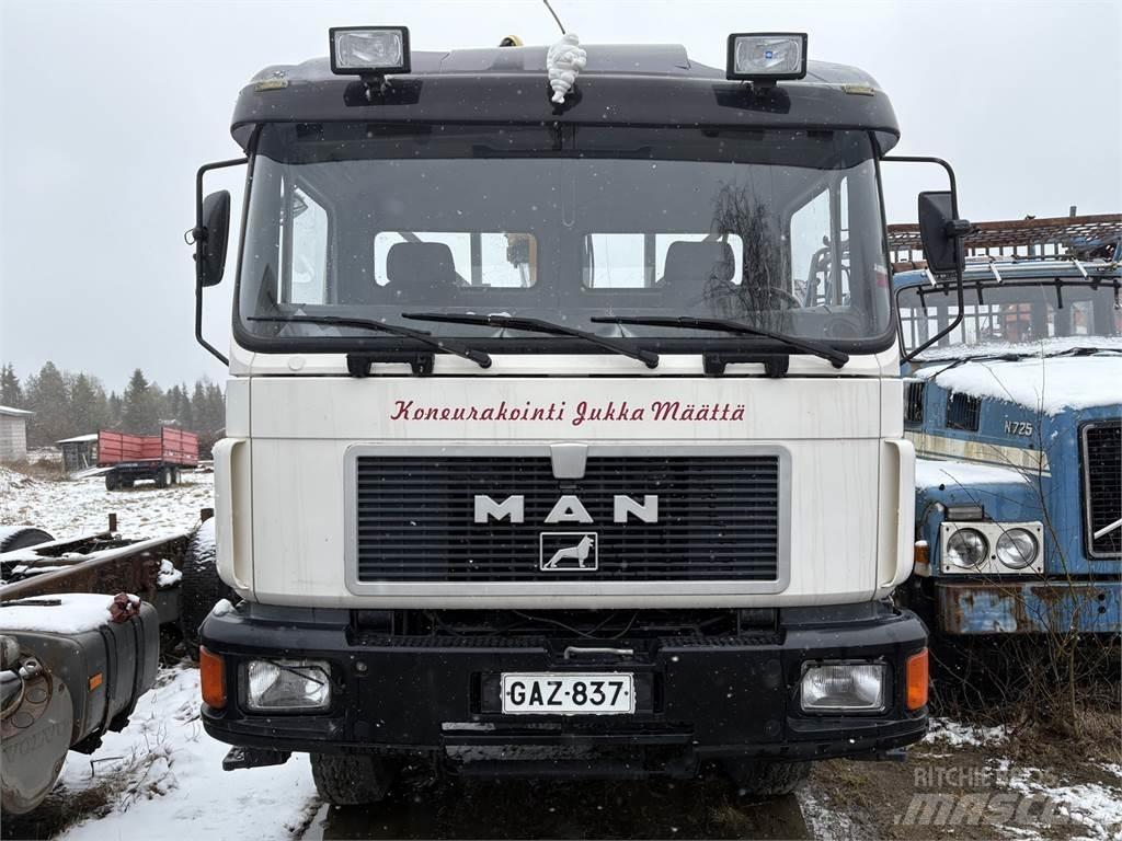 MAN 4*4 Tovornjaki z žerjavom