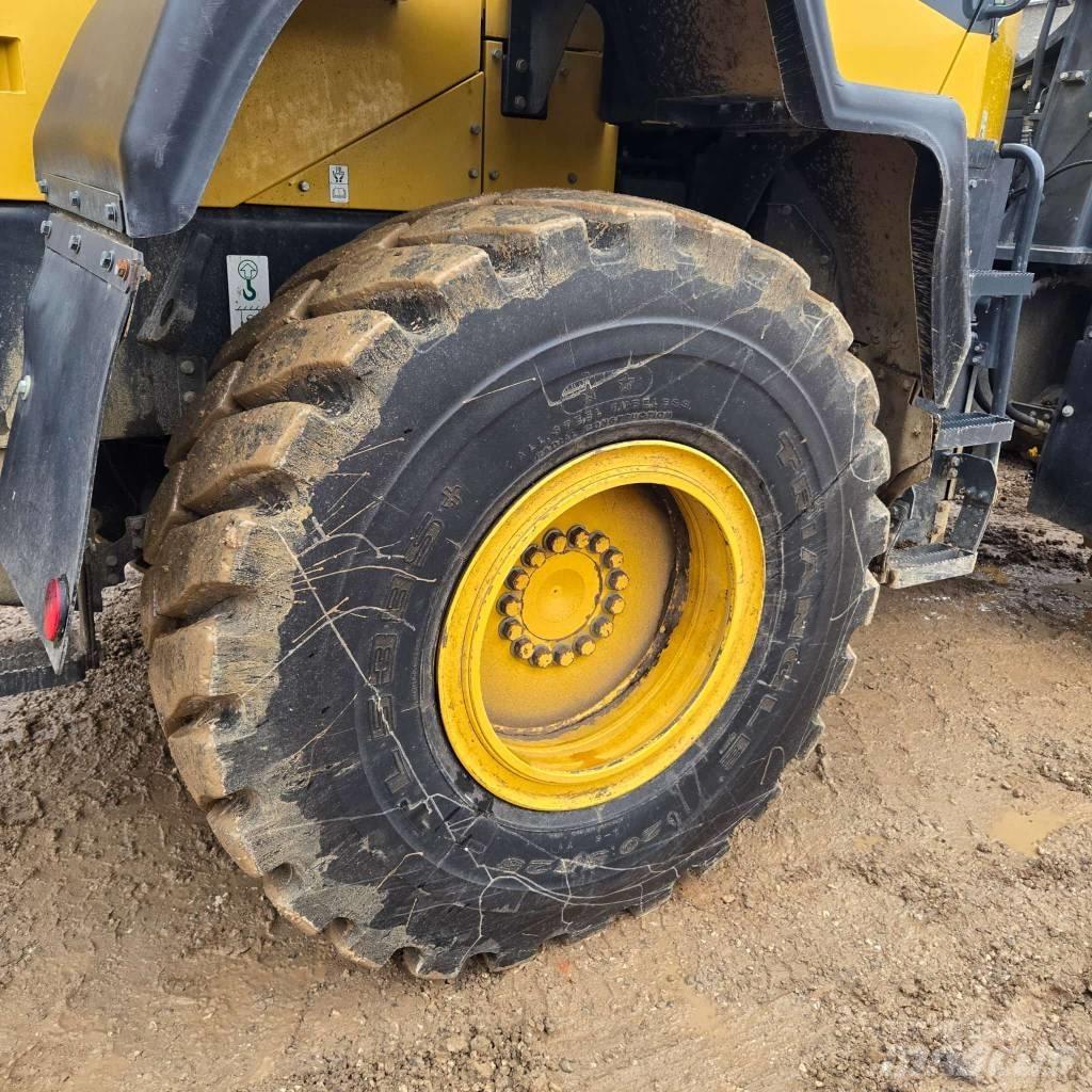 Komatsu WA 320-8 Kolesni nakladalci
