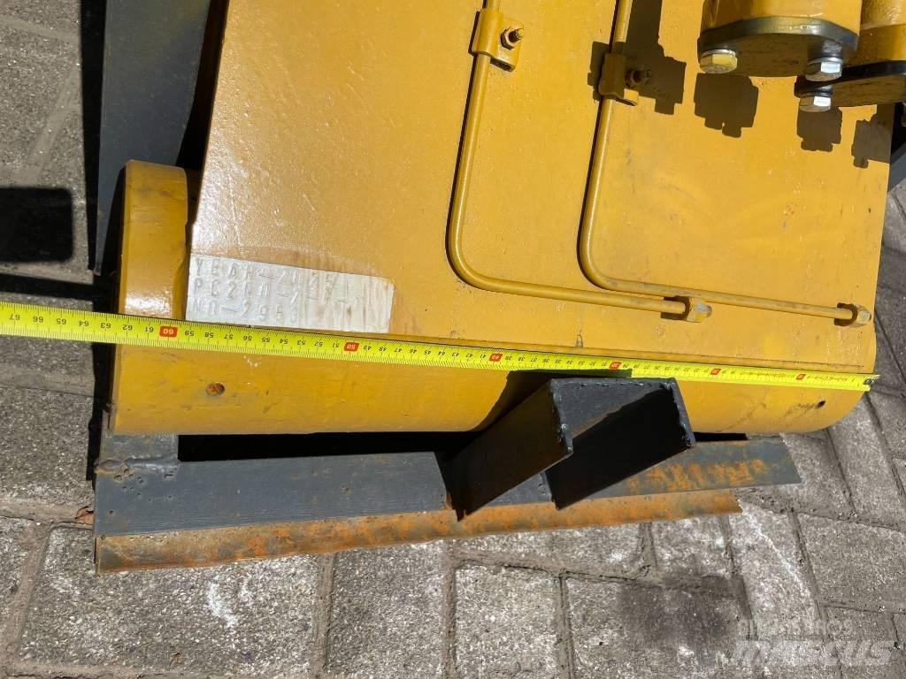 Komatsu Long reach Dolgo sežni bagri