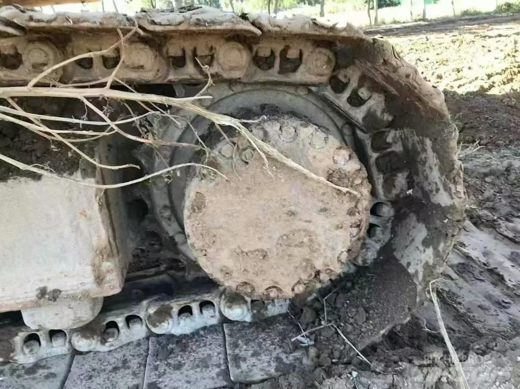 Komatsu PC 210 Bagri goseničarji