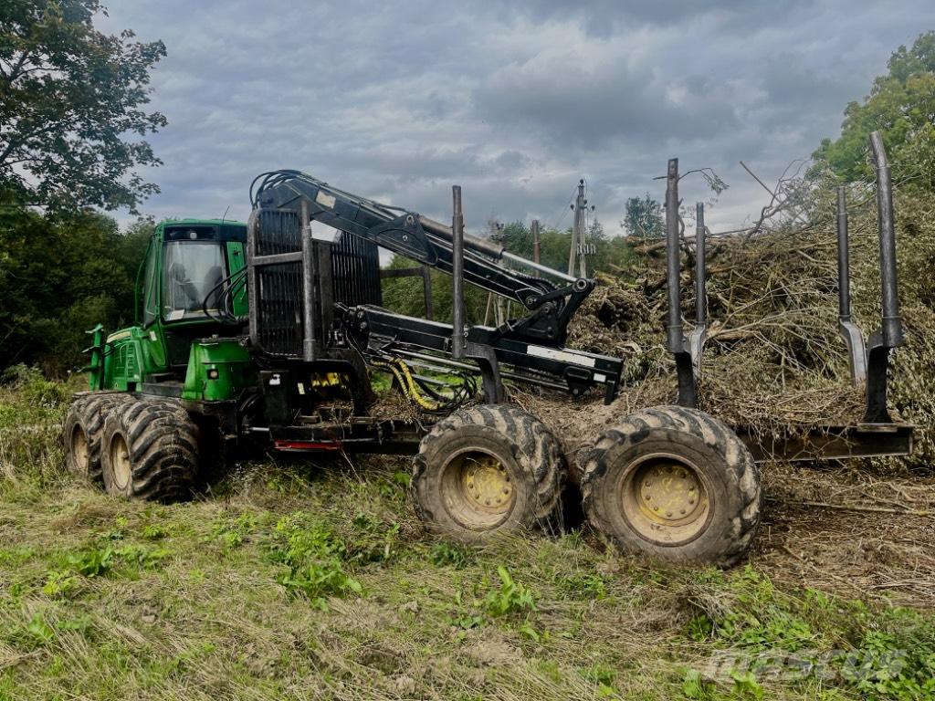 John Deere 1110 E Forwarderji