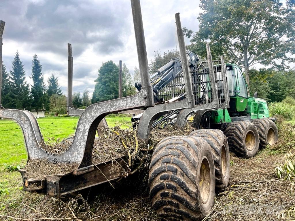 John Deere 1110 E Forwarderji