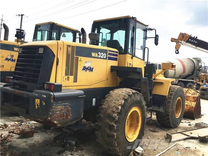 Komatsu WA 320-3 Kolesni nakladalci