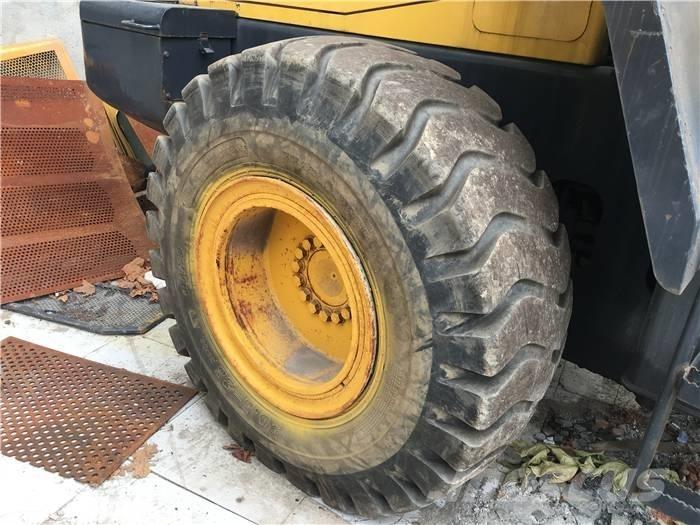 Komatsu WA 320-3 Kolesni nakladalci