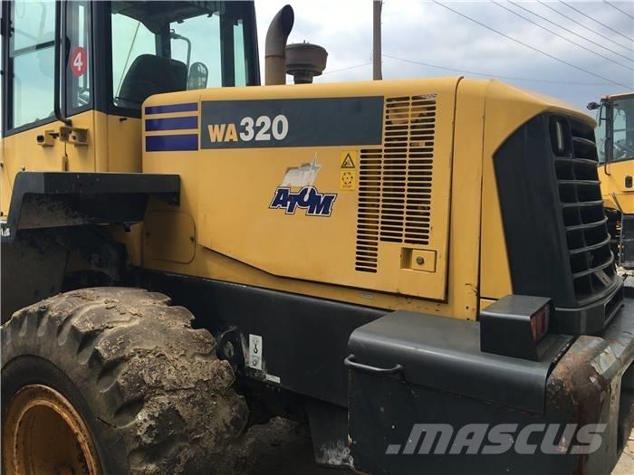 Komatsu WA 320-3 Kolesni nakladalci