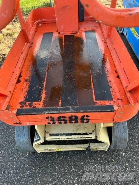 JLG 1230 ES Vertikalna dvigala