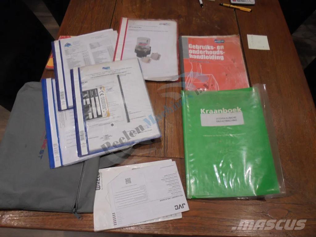 Doosan DX 255 LC Bagri goseničarji