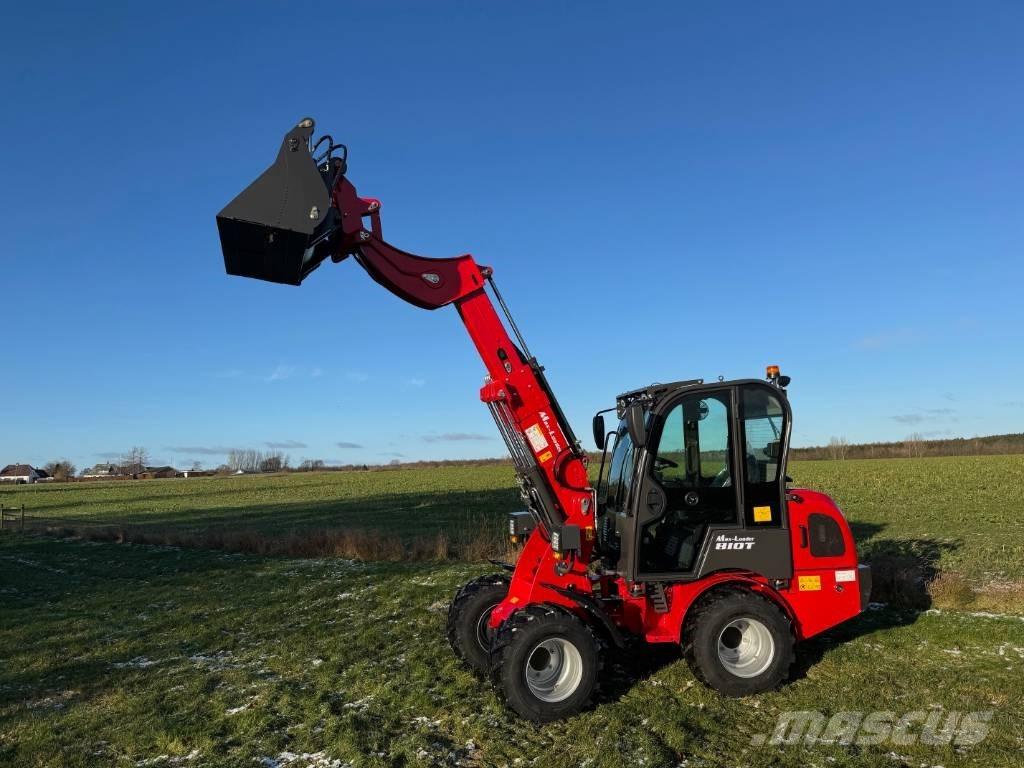  Max Loader 810 T Mini nakladalci