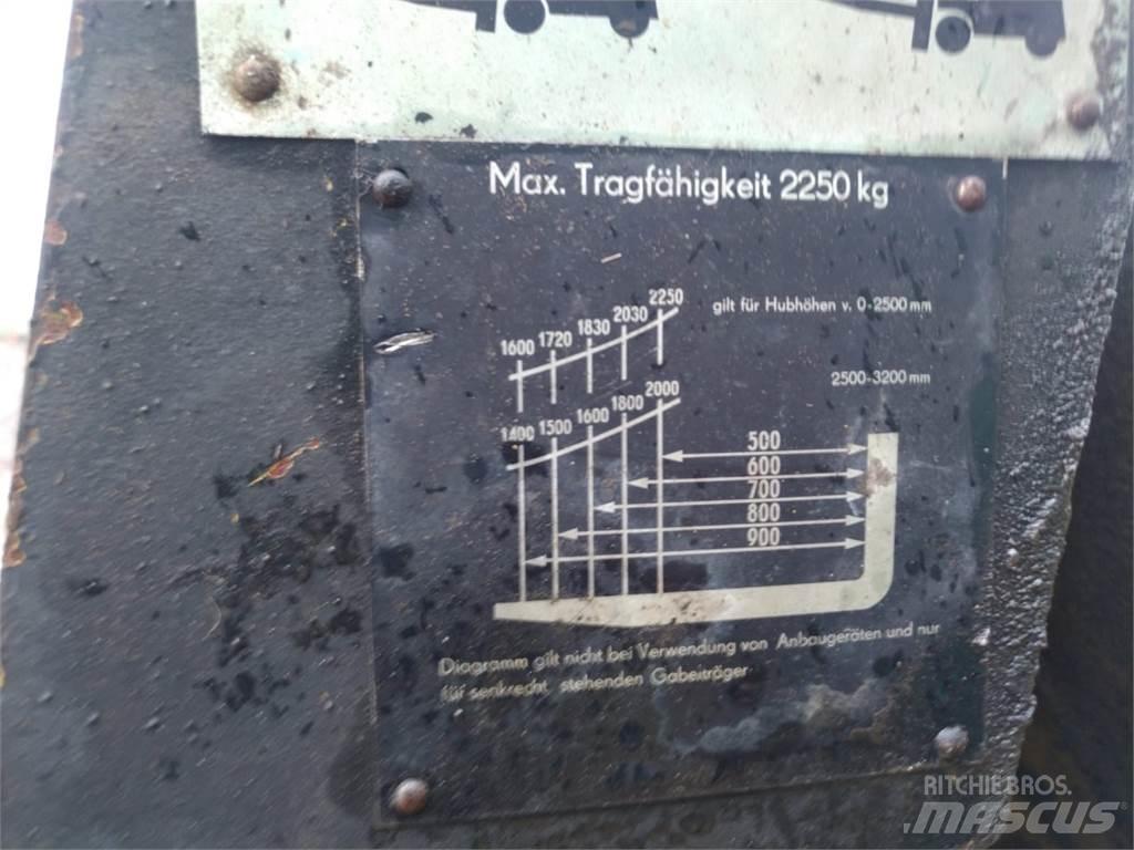 Takraf mit Kranarm Kmetijstvo - drugo
