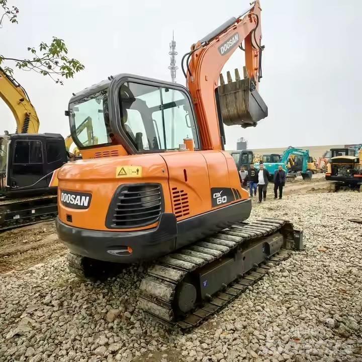Doosan DX 60 Bagri goseničarji