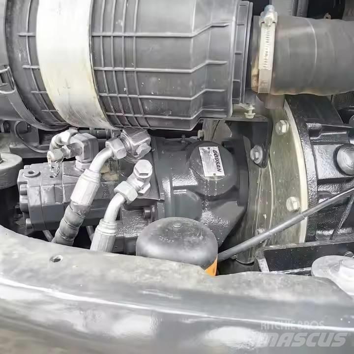 Doosan DX 60 Bagri goseničarji