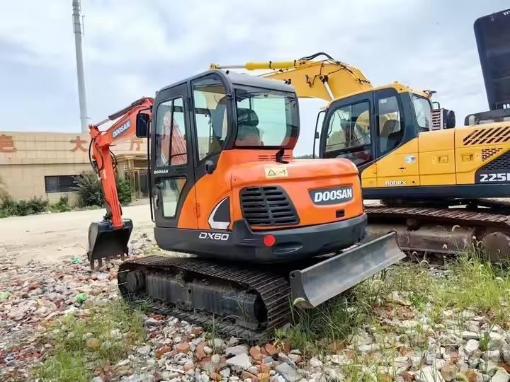 Doosan DX 60 Bagri goseničarji