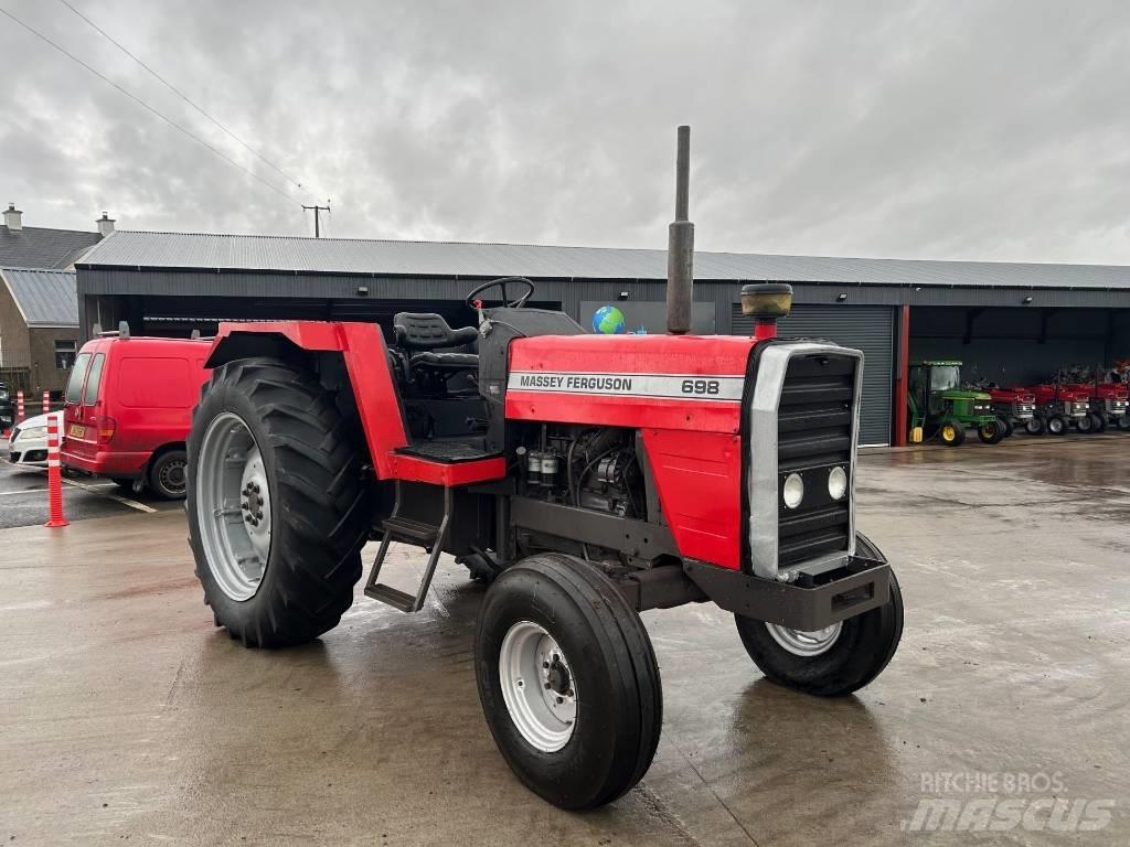 Massey Ferguson 698 Traktorji