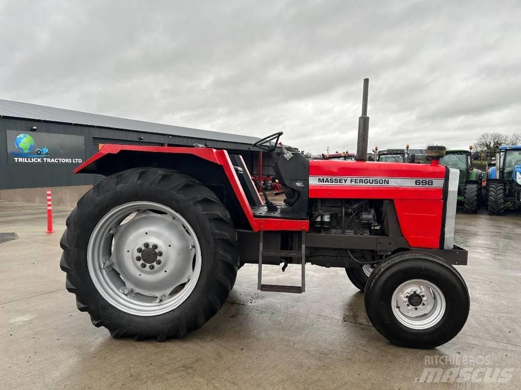 Massey Ferguson 698 Traktorji