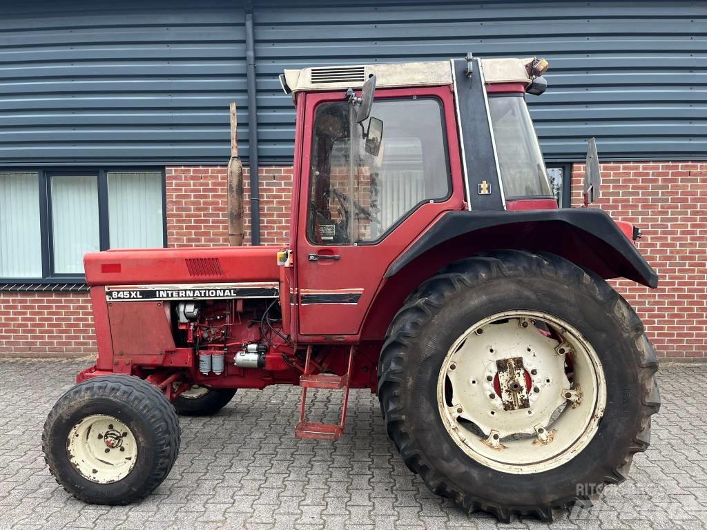 International 845 XL Traktorji