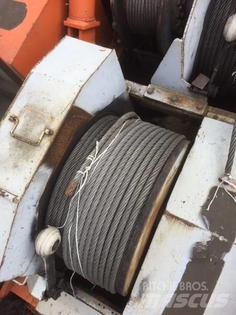 Hitachi KH 230-3 Dvigala na gosenicah