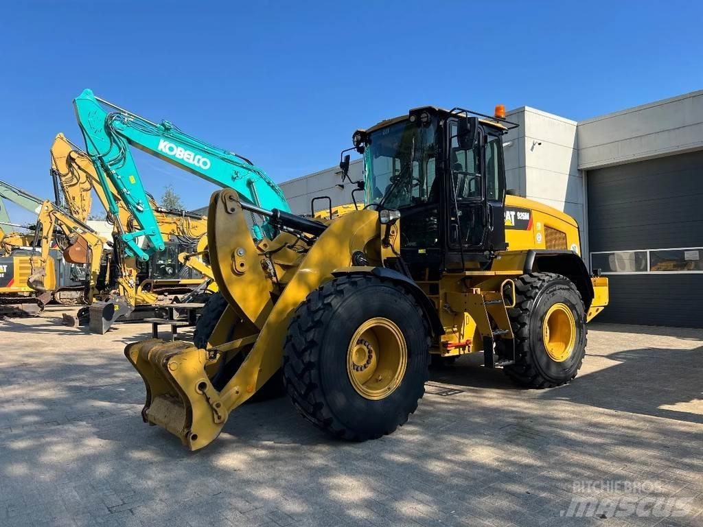 CAT 926M Kolesni nakladalci