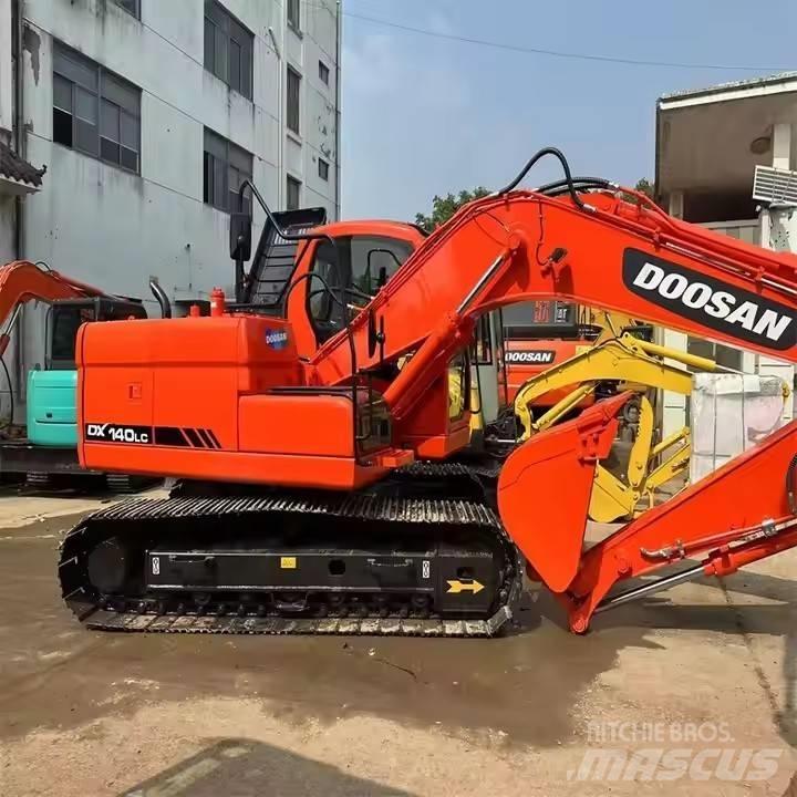 Doosan DX140LC Bagri goseničarji