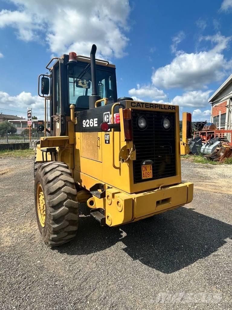 CAT 926 Kolesni nakladalci