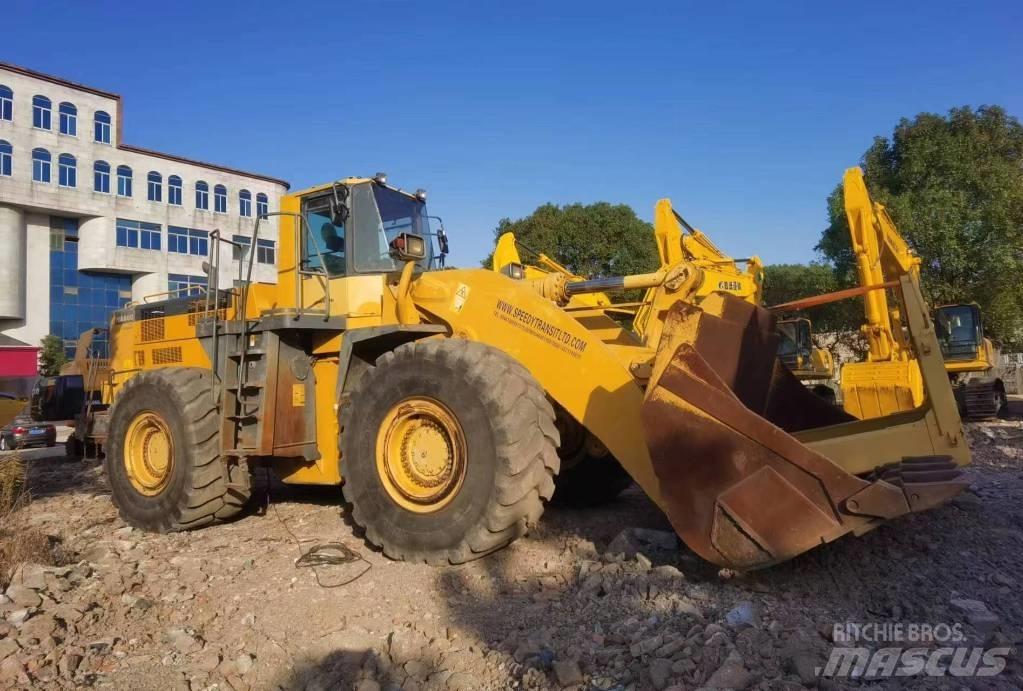 Komatsu WA 600 Kolesni nakladalci