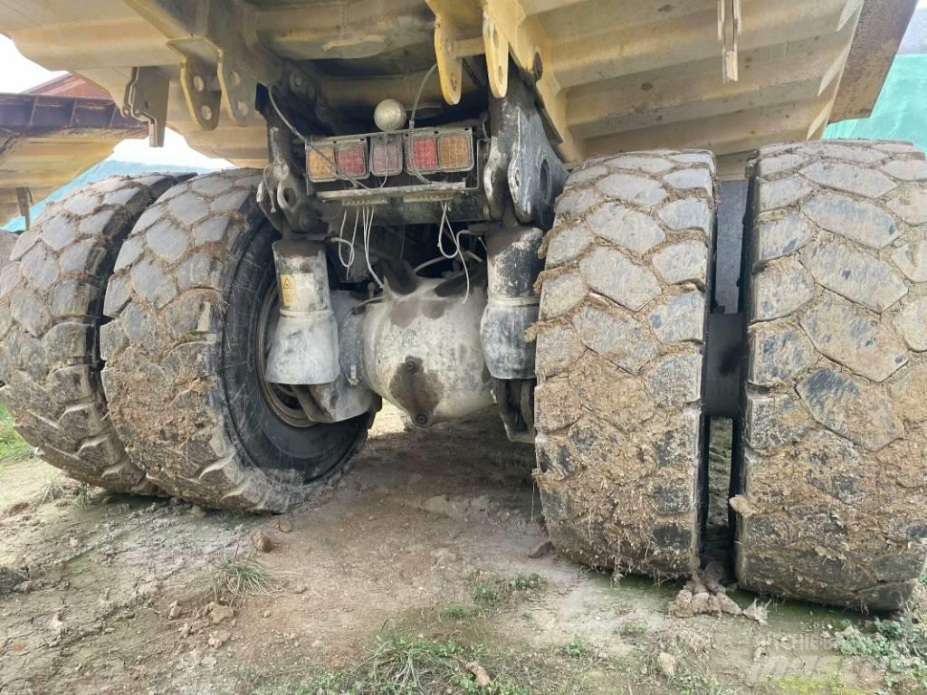 Komatsu HD 605-7 Togi demperi