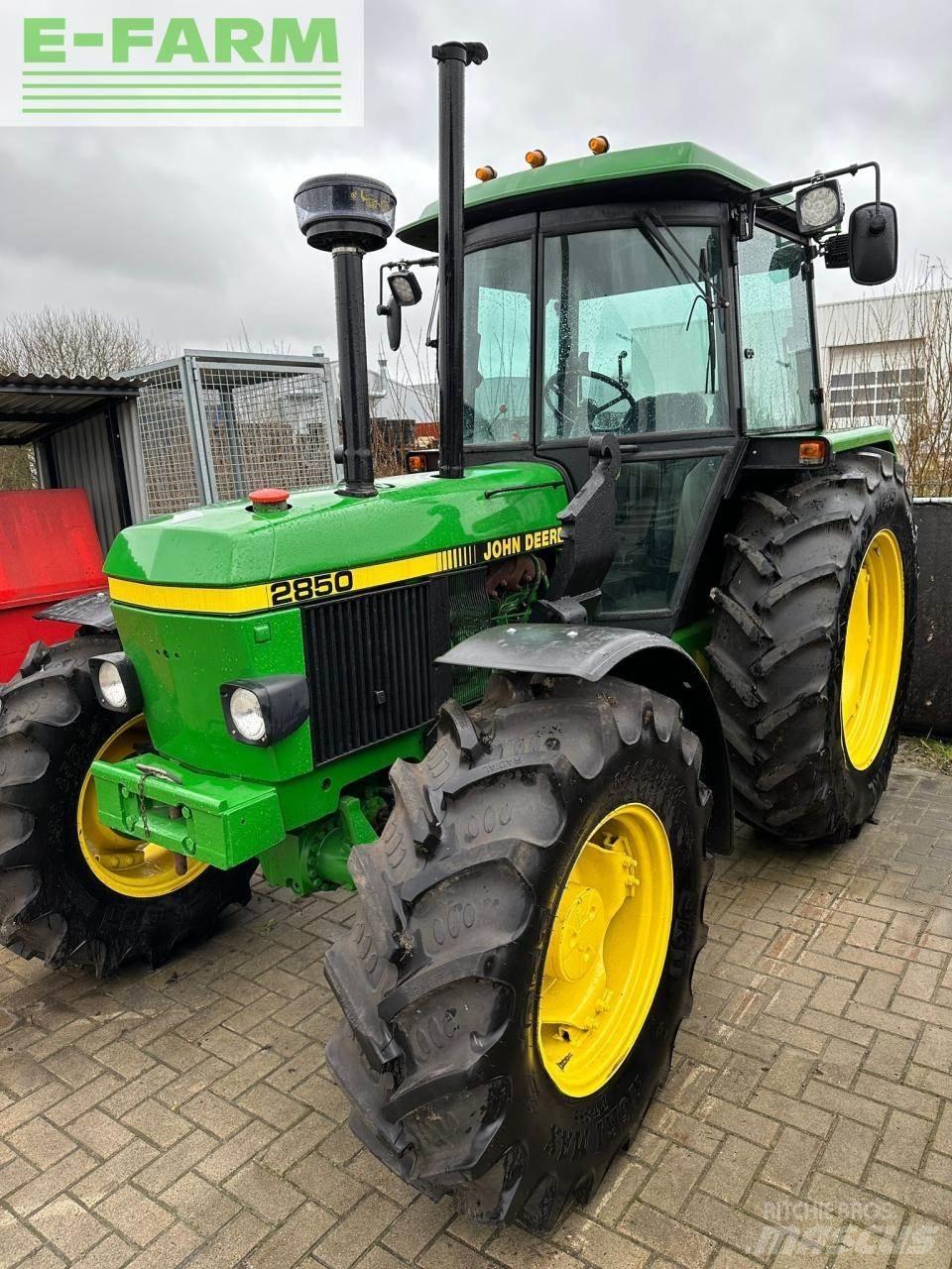 John Deere 2850 Traktorji