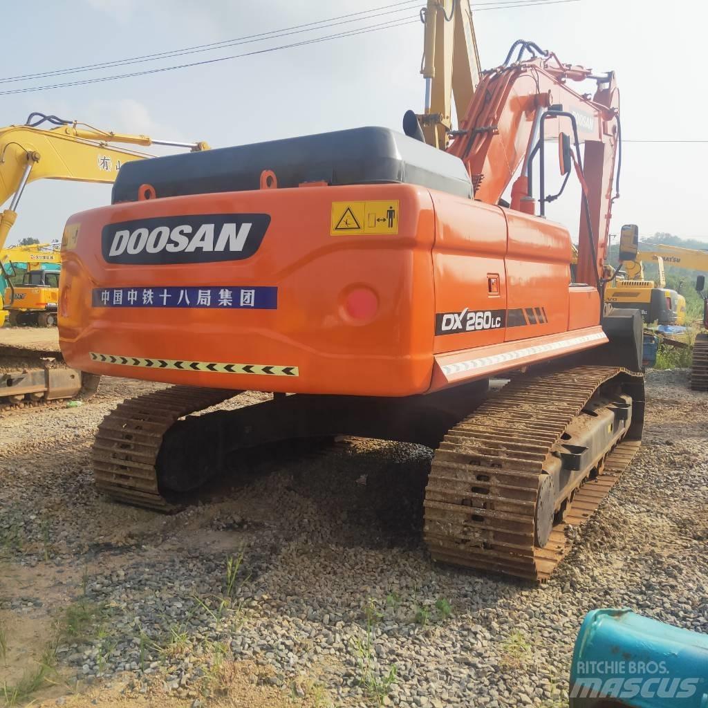 Doosan DX260LC Bagri goseničarji