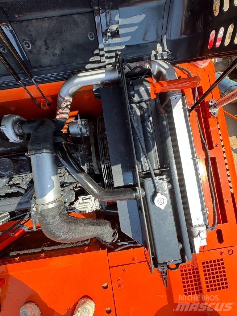Doosan DX 300 LC Bagri goseničarji