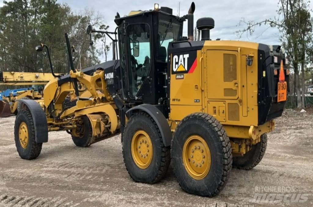 CAT 140M2 AWD Grederji