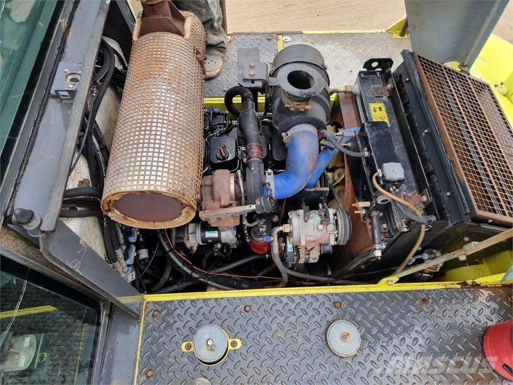 Ammann AP 240 Kolesni valjarji s pnevmatikami