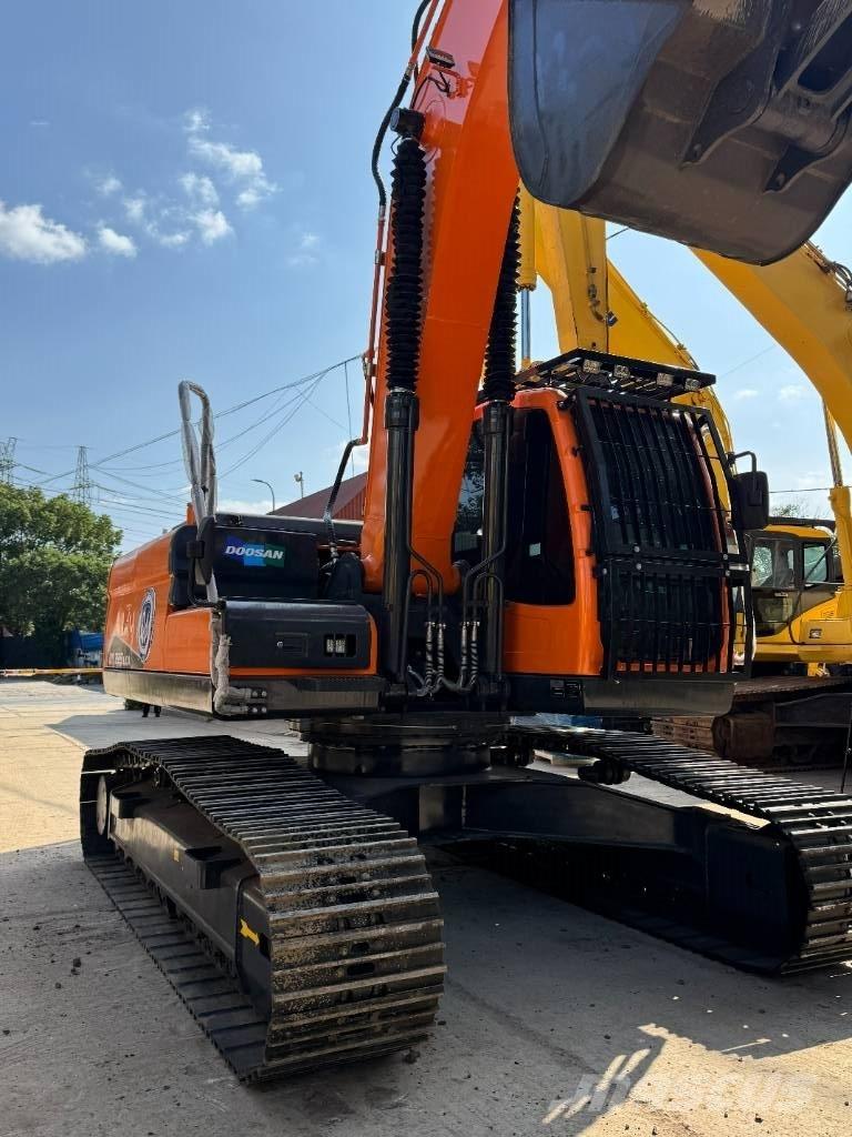 Doosan DX 225 LCA Bagri goseničarji