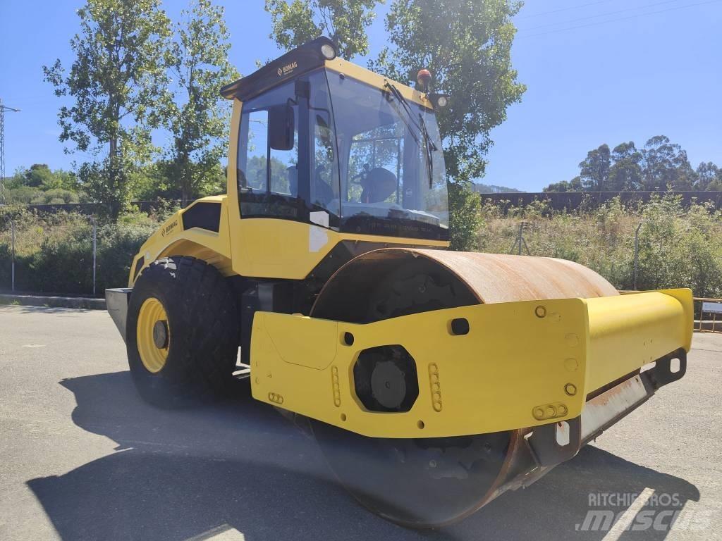 Bomag BW 211 D-50 Kolesni valjarji s pnevmatikami